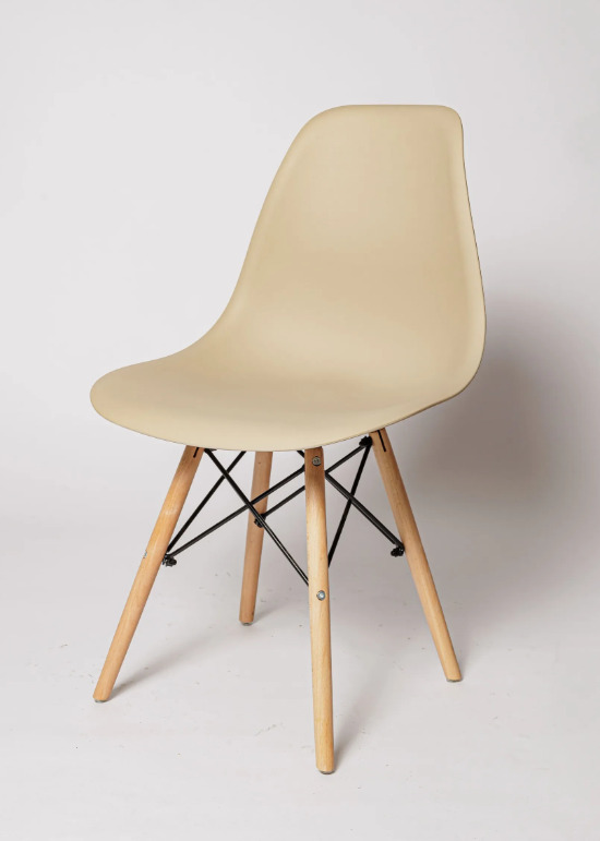 Стул пластиковый EAMES Или