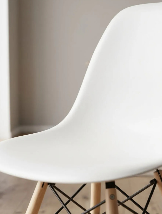 Стул пластиковый EAMES Или