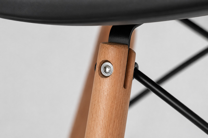 Стул пластиковый EAMES Или